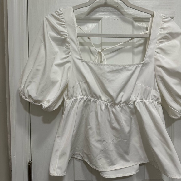 H&M Divided White Top - Picture 2 of 4